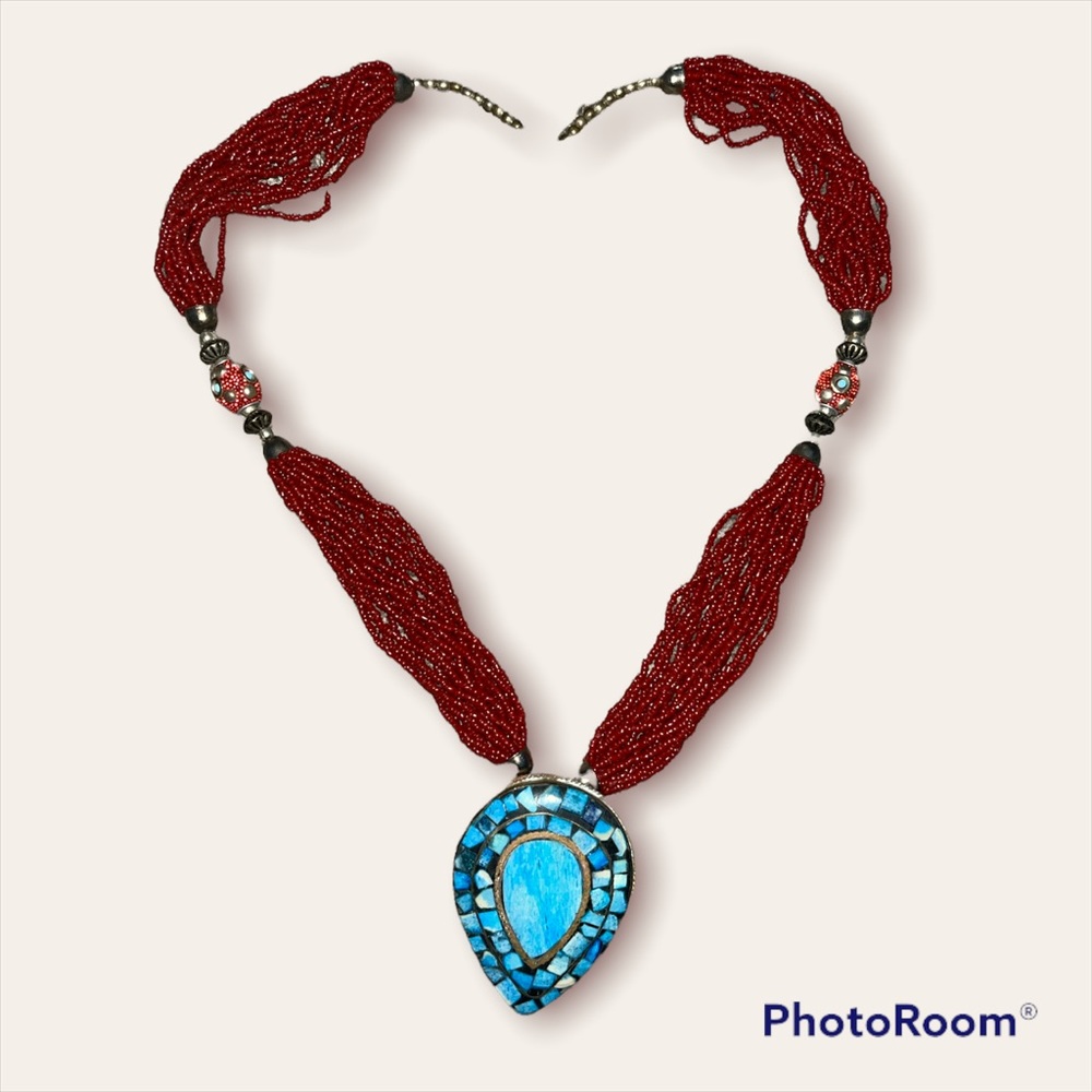 NEW GORGEOUS VINTAGE NECKLACE